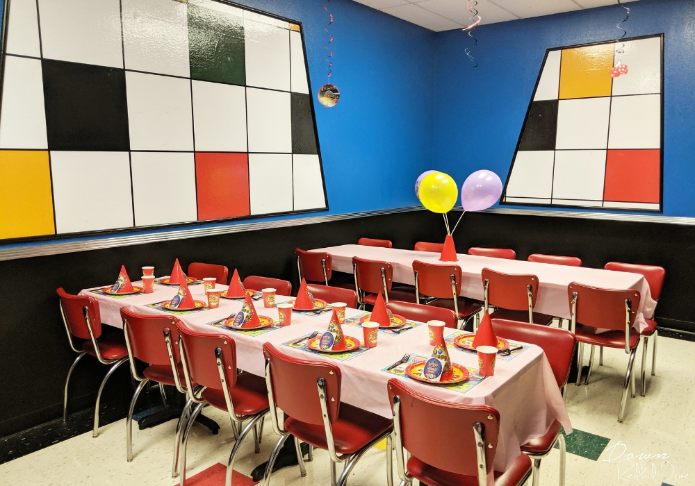 birthday party room at america's incredible pizza