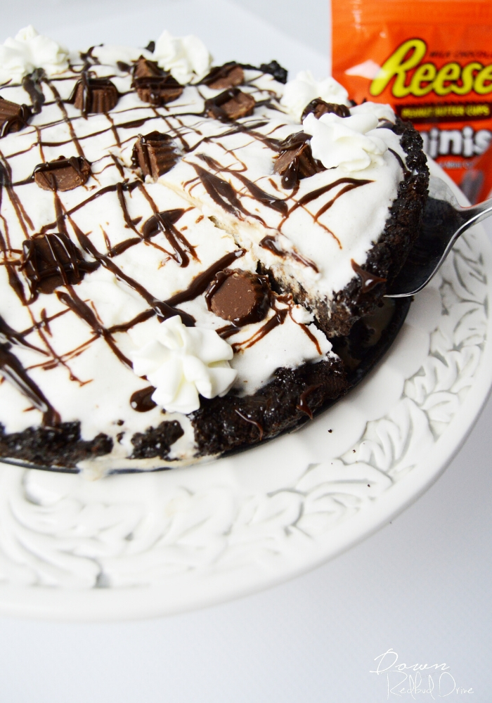 Copycat Dairy Queen Reese's Treatzza Pizza